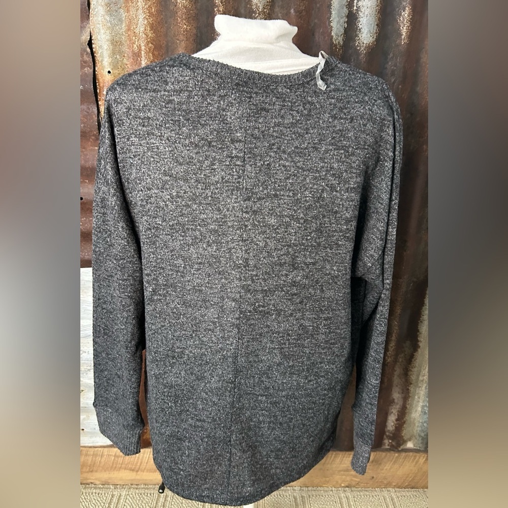 NWT-New York Laundry Gray Knot Top Rhinestone Neckline Twist Hem-Medium - Picture 6 of 8